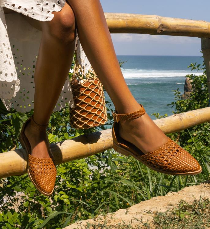 Bared Footwear mujer Argos sandalias planas de cuero tostado 4Z004211